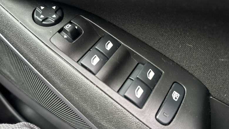 Vauxhall Crossland 1.2 Turbo Design 5dr Petrol Hatchback